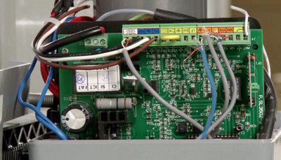 Connections des différents accessoires à la carte électronique