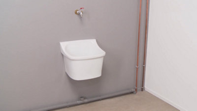 lavabo avec robinet au mur