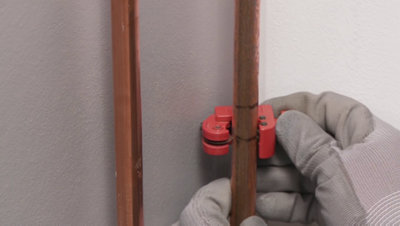 Coupage du tube en cuivre avec coupe tube