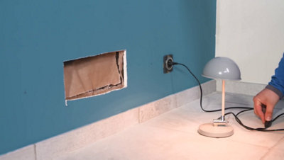 Branchement lampe sur prise du mur
