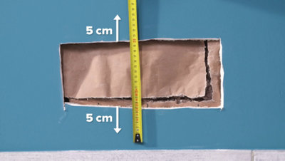 Mesure hauteur chute avec mètre ruban