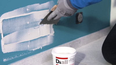 Application enduit sur le mur