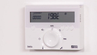Thermostat d'ambiance programmable fil pilote fonctionnant en mode automatique pour votre chauffage.