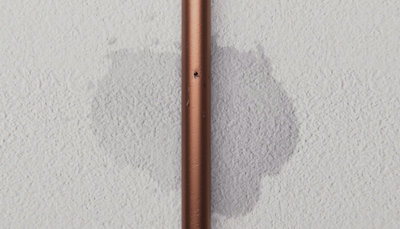 Comment réparer provisoirement une fuite d'eau sur du cuivre ...