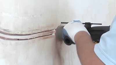 Illustration d'une saignée dans un mur
