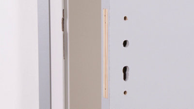 porte et bâti sans serrure