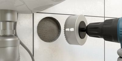 Utilisation d'une scie cloche dans du carrelage