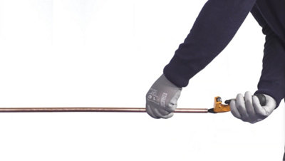 Ebavurage du tube pour éliminer les petits copeaux de cuivre