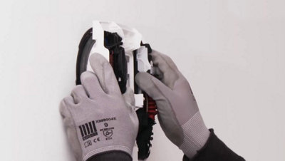 Positionnez les supports des bouches d'extraction