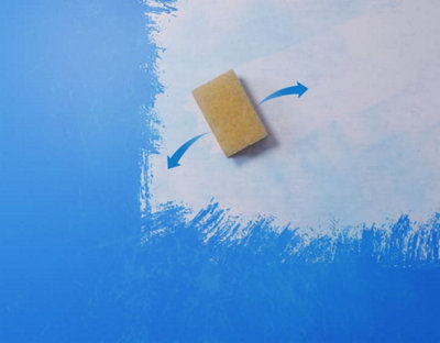 Dépoussiérez enfin la surface avec une éponge humide.