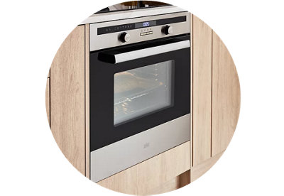 Four encastré dans meuble de cuisine bois