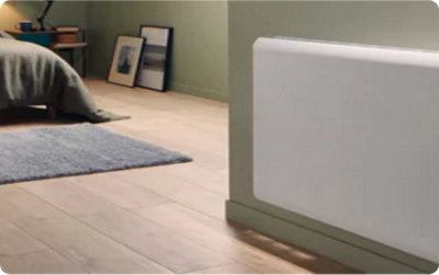 Radiateur blanc sur mur kaki dans une chambre