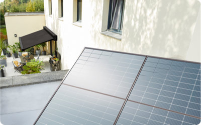 Panneau solaire posé sur un toit avec vue terrasse