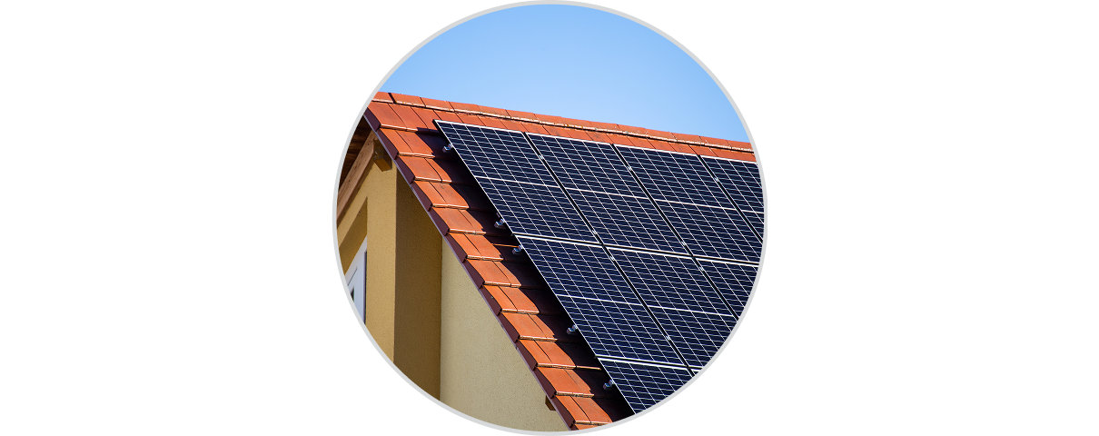 Panneaux solaires Ultrawatt sur un toit