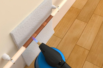 Après l'installation d'un écran thermique, chauffez les raccords avec une lampe à souder