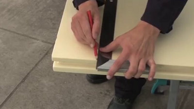 Il est parfois nécessaire de les découper. Prenez les mesures de la partie à couper.