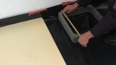 Maintenant, procédez à la découpe de la plaque positionnée autour du regard. ​