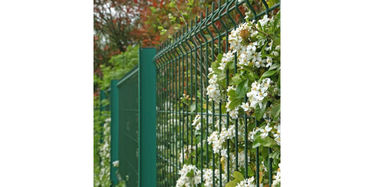 Les avantages de poser une clôture de jardin en treillis rigides