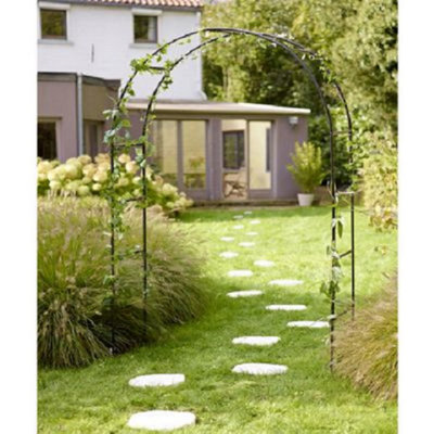 Ainsi l'aménagement d'une allée en dalles est une excellente façon d'ajouter de l’esthétisme et de la fonctionnalité à votre jardin