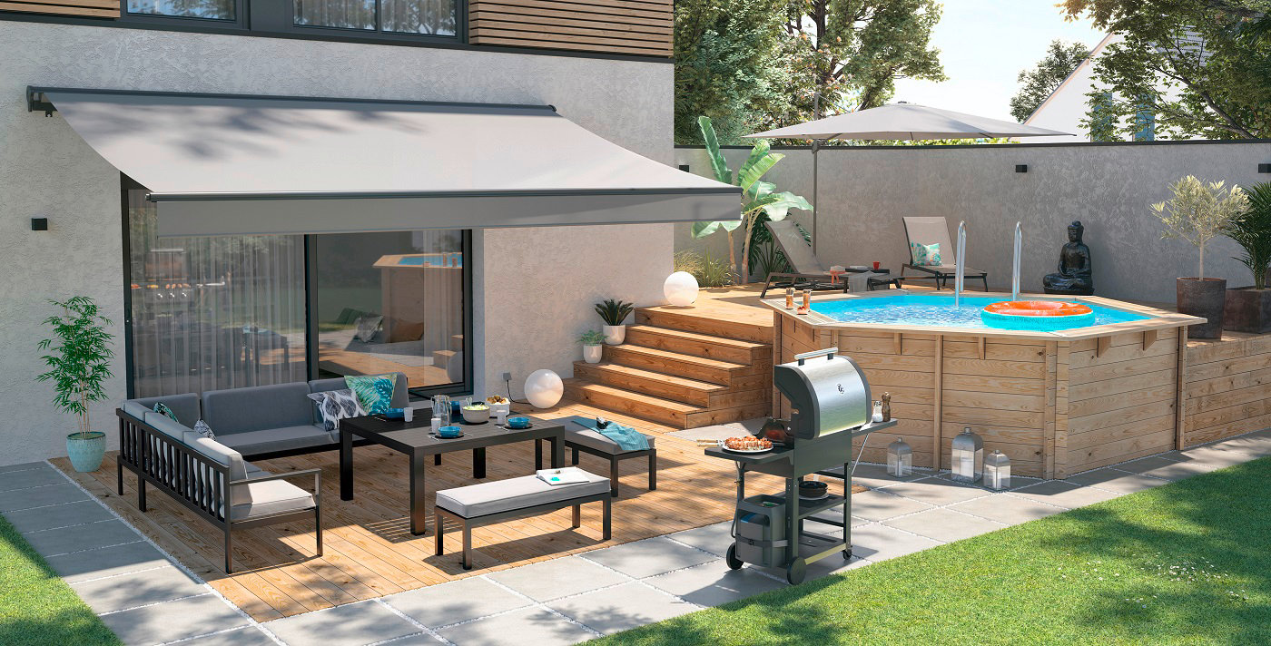 Une piscine aménagée sur une terrasse de maison individuelle