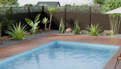 Une piscine avec des plantes tout autour