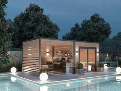 Un pool house éclairé de nuit