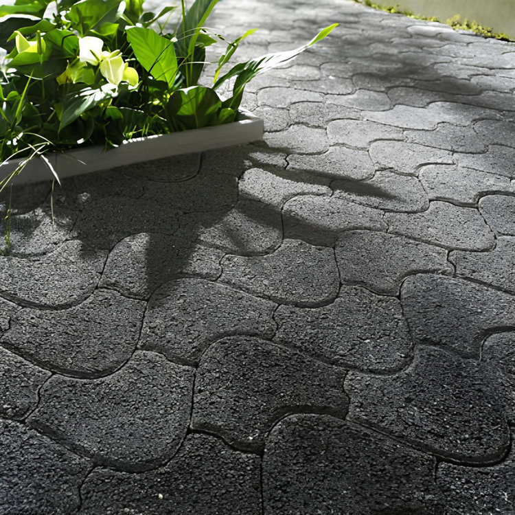 une belle allée avec des pavés anthracites