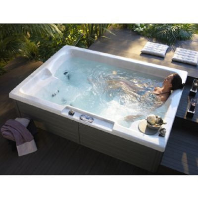 Le spa est un bassin d’eau chaude maintenue à température définie par l’utilisateur.