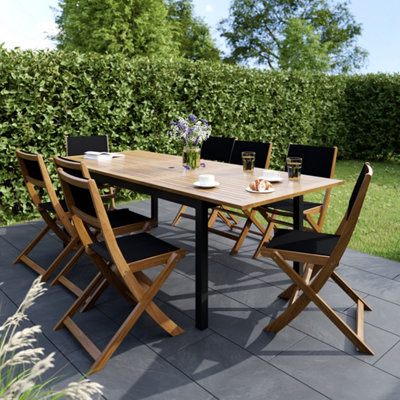 Salon de jardin avec table de repas