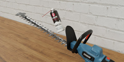 graisser lame taille haie