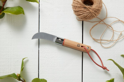 Photo d'un couteau de jardin, outil que l'on utilise dans la greffe d'un arbre
