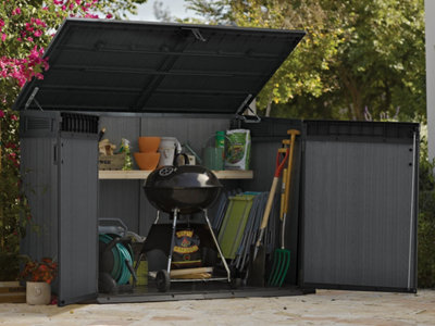 Petit abris bas en composite noir avec barbecue à l'intérieur