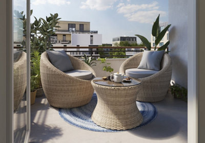Les grands balcons et les terrasses pourront s’offrir le luxe de véritables meubles de jardin, tels un salon de jardin complet