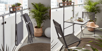 Pensez aux meubles deux-en-un et gain de place pour bien aménager votre balcon.