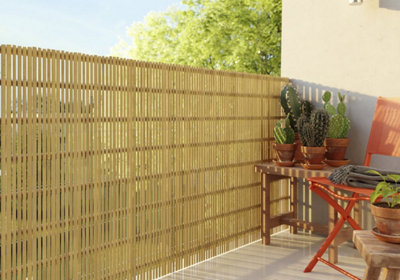 Pour un maximum d’intimité sur le balcon ou la terrasse tout en se protégeant du vent, des brise-vue et/ou brise-vent pourront être installés