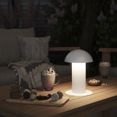 Très pratiques, les éclairages mobiles se multiplient pour le balcon