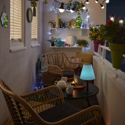 Rares sont les balcons qui ne craquent pas pour la guirlande lumineuse outdoor