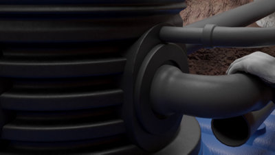 Appliquez ensuite du silicone dans le trou que vous venez de percer avant d’y insérer le tube coudé