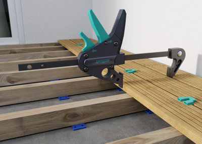 Utilisation d'un serre joint pour travailler des 2 mains