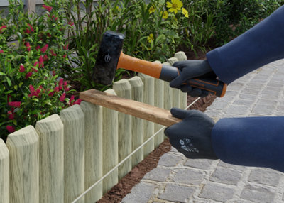 - Bordures de jardins en rondins de bois.