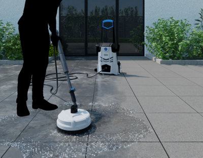 Brossez la surface de la terrasse​