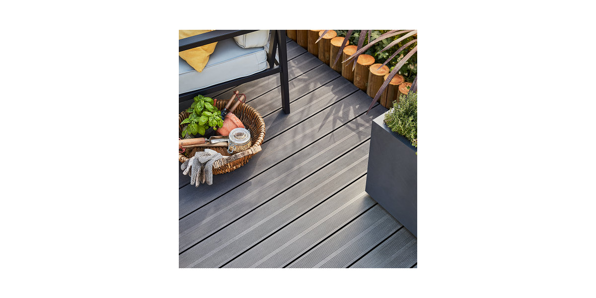 comment-installer-une-terrasse-composite-neva-goodhome-sur-dalle-b-ton