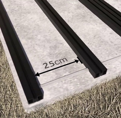 Posez ensuite toutes les lambourdes sur l’ensemble de la surface de la dalle en béton