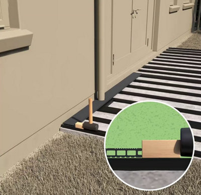 insérer la première lame de la terrasse dans le clip de départ en utilisant une cale en bois ainsi qu’un maillet