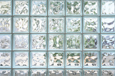 Les briques de verre apportent de la luminosité.