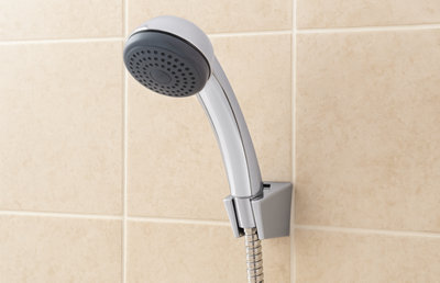 Zoom sur un support de pommeau de douche