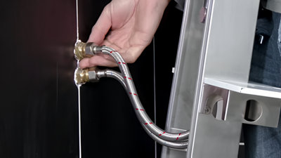 Flexibles d'alimentation en eau pour connecter une colonne de douche