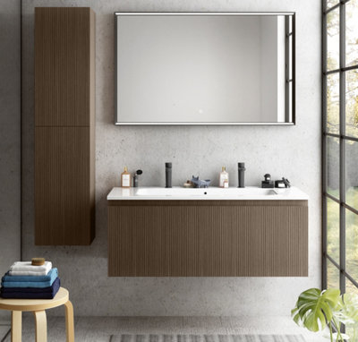 Un beau meuble de salle de bains avec une colonne