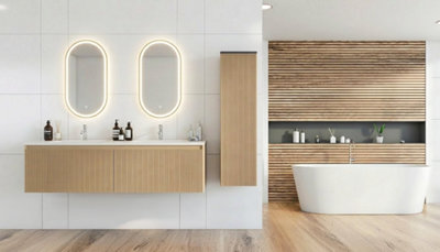 Une très grande salle de bains design nordique