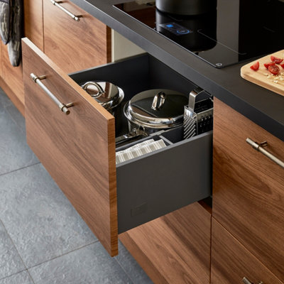 Casserolier grande profondeur ouvert.
